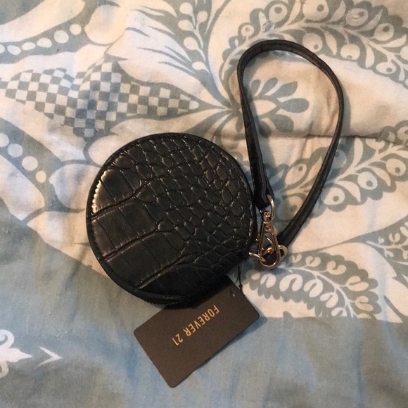 Forever 21 Circle wristlet - Picture 1 of 3